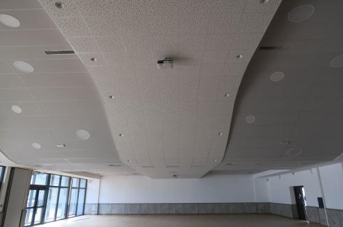 Plafond plâtre et fibre - Salle multifonction d'Evellys